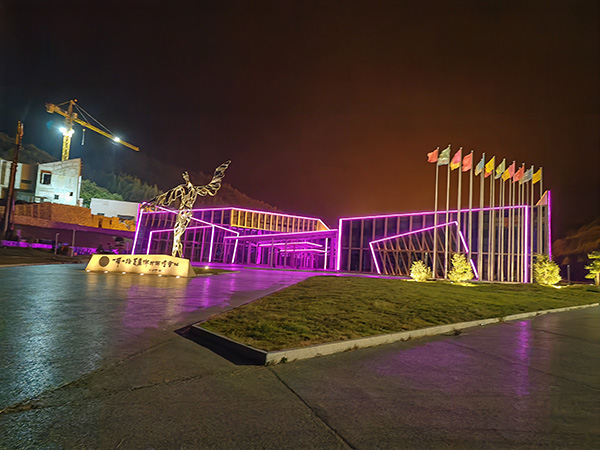 城市亮化是现代城市建设的重要组成部分，它不仅可以美化城市的夜景，还能提升城市的整体形象。随着科技的不断进步，城市亮化也得到了更多的关注和创新。本文将介绍一些关于城市亮化的创意和技术，帮助读者了解酒泉城市亮化的重要性以及如何进行酒泉城市亮化的规划和实施。